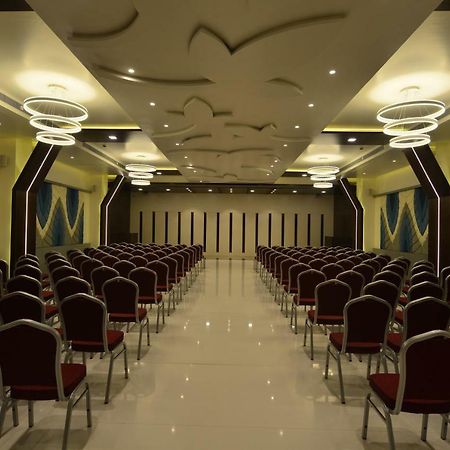 Hotel Jhankar Palace Dhule エクステリア 写真