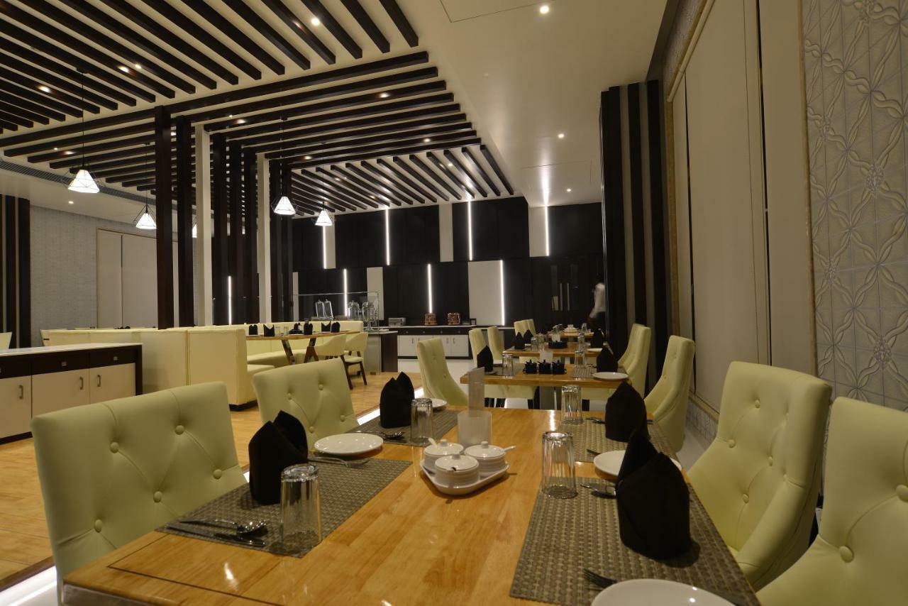 Hotel Jhankar Palace Dhule エクステリア 写真