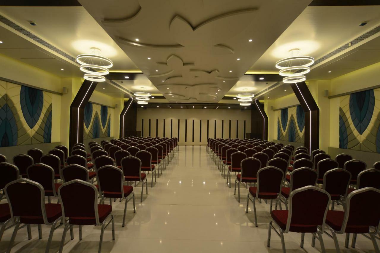 Hotel Jhankar Palace Dhule エクステリア 写真