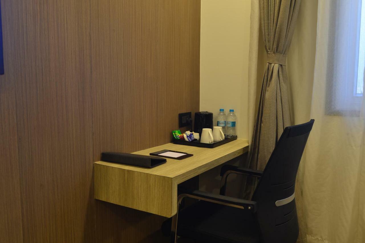 Hotel Jhankar Palace Dhule エクステリア 写真