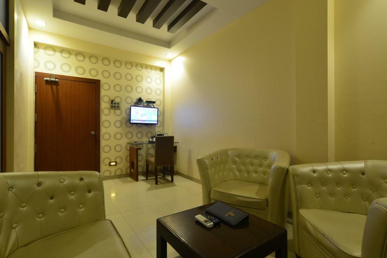 Hotel Jhankar Palace Dhule エクステリア 写真
