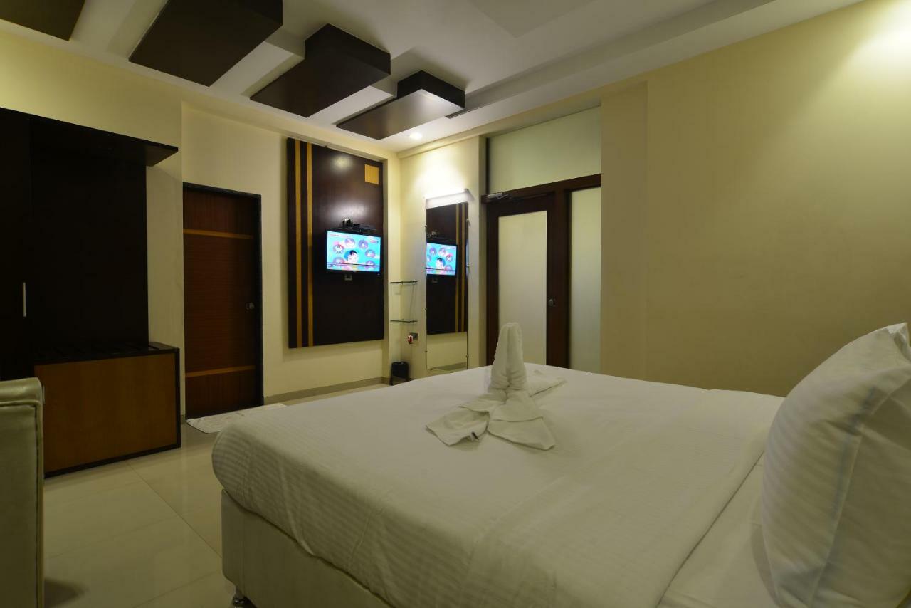 Hotel Jhankar Palace Dhule エクステリア 写真