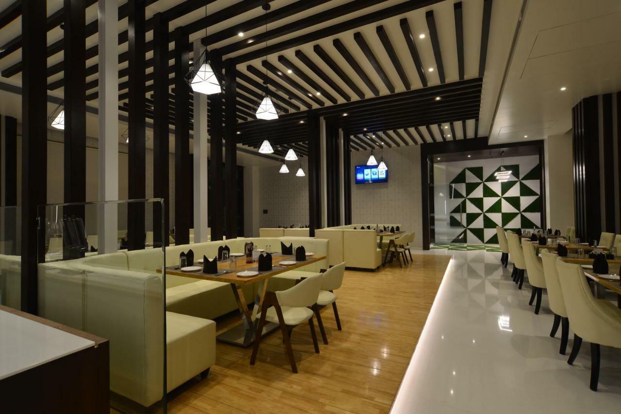 Hotel Jhankar Palace Dhule エクステリア 写真