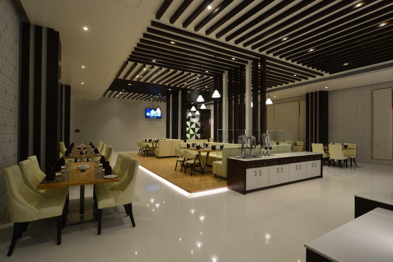 Hotel Jhankar Palace Dhule エクステリア 写真