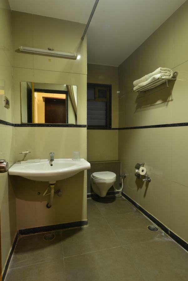 Hotel Jhankar Palace Dhule エクステリア 写真