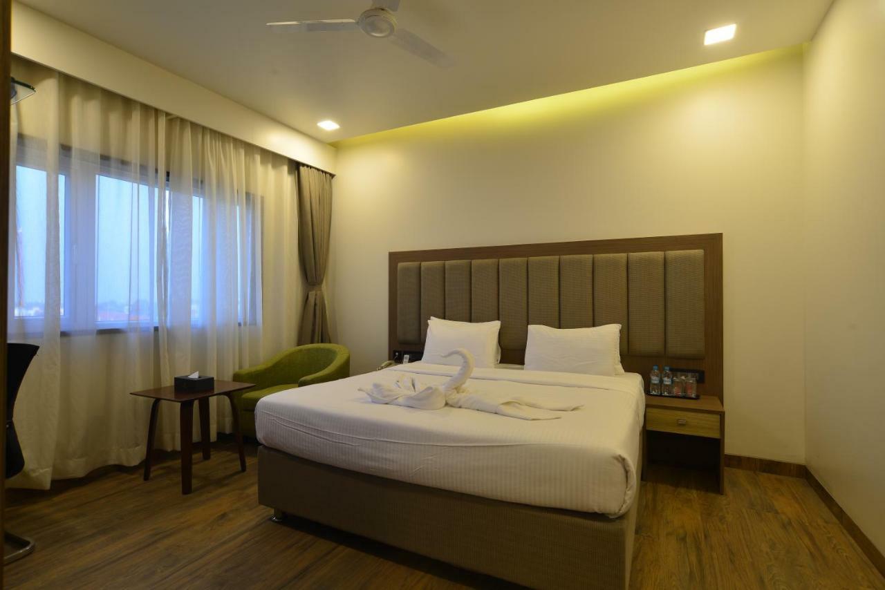 Hotel Jhankar Palace Dhule エクステリア 写真