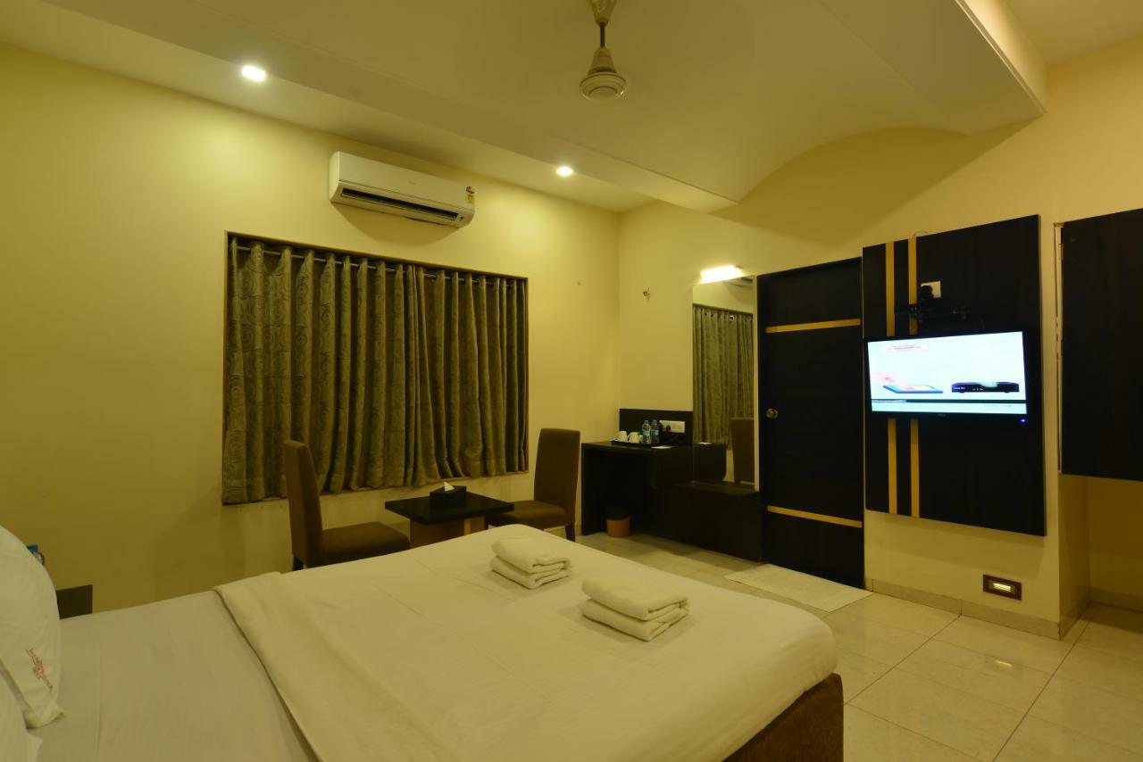 Hotel Jhankar Palace Dhule エクステリア 写真