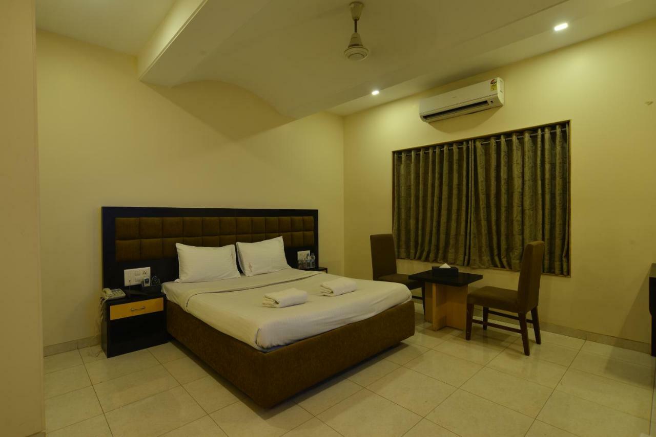 Hotel Jhankar Palace Dhule エクステリア 写真
