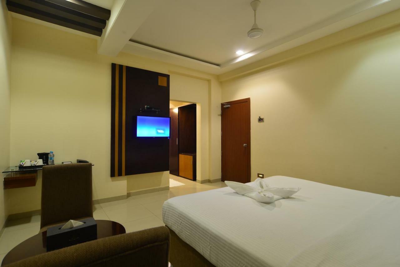 Hotel Jhankar Palace Dhule エクステリア 写真