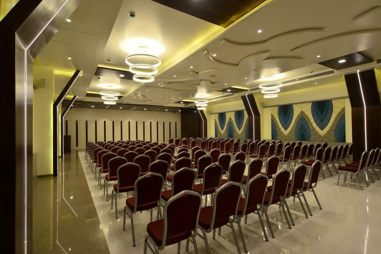 Hotel Jhankar Palace Dhule エクステリア 写真