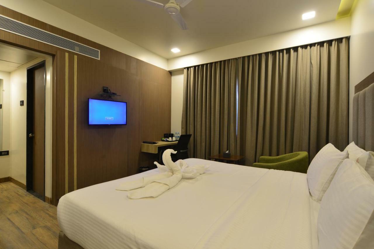 Hotel Jhankar Palace Dhule エクステリア 写真