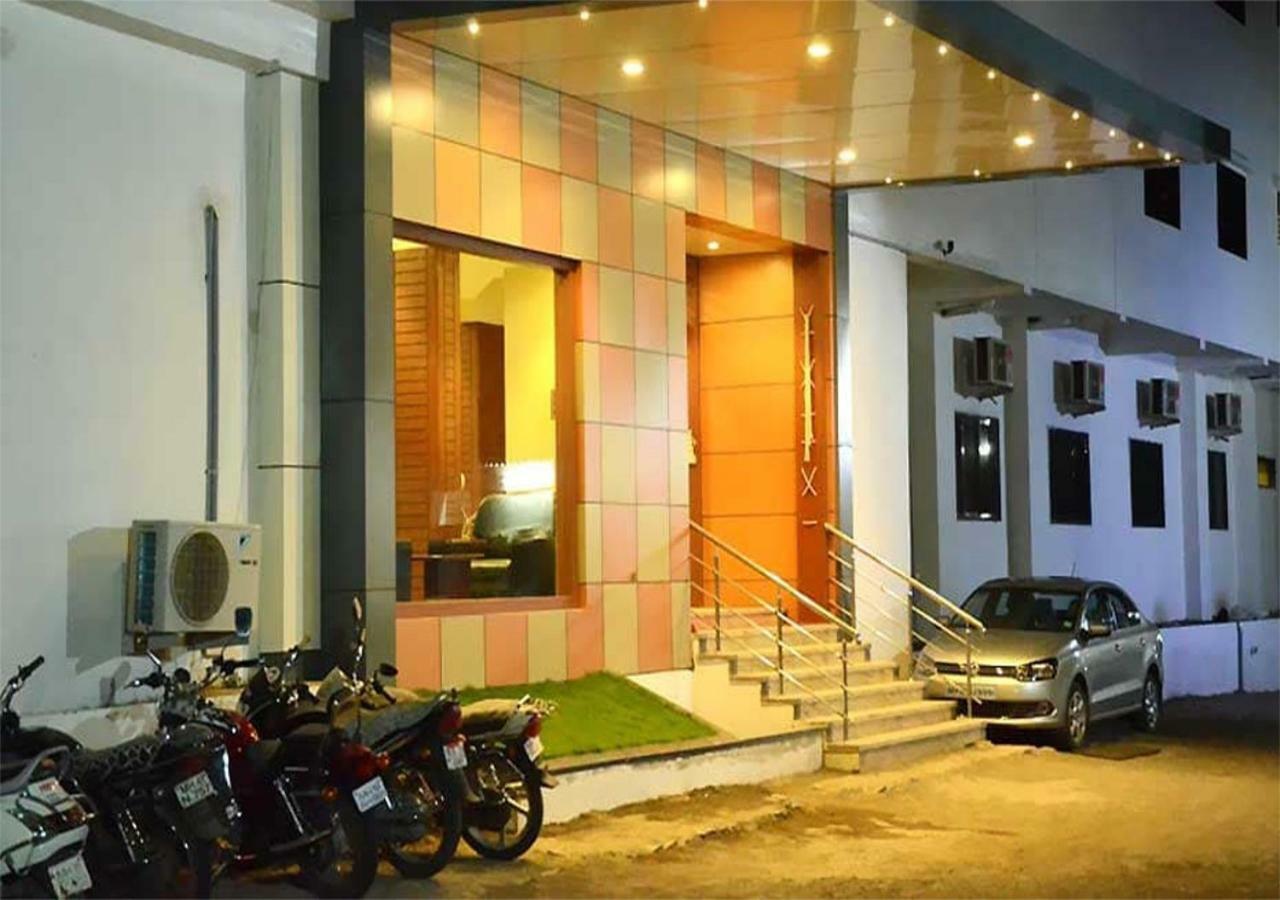 Hotel Jhankar Palace Dhule エクステリア 写真