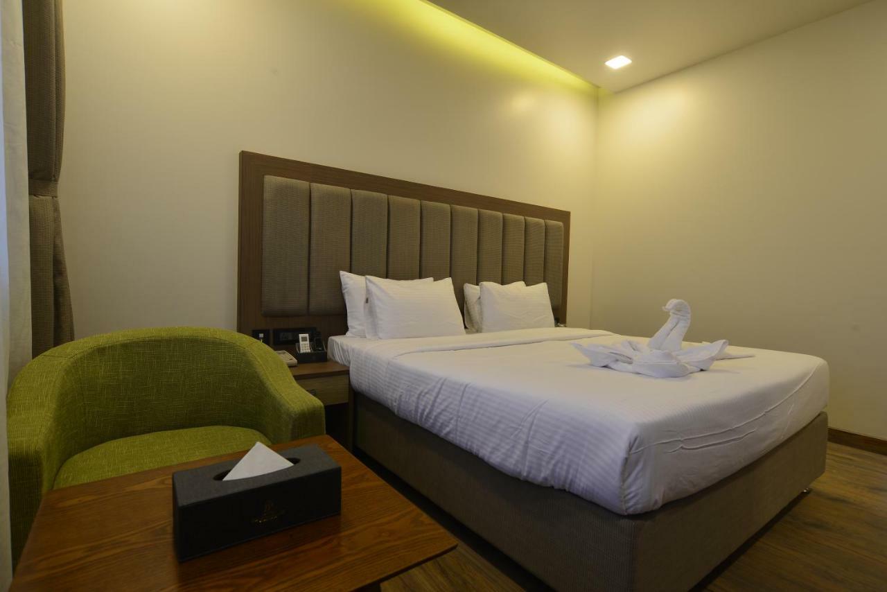 Hotel Jhankar Palace Dhule エクステリア 写真
